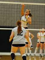 Volleyball Outlasts Elms, 3-0