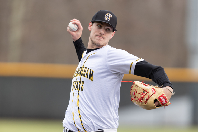 Baseball Takes Game Two 6-3 in Split with Bridgewater State