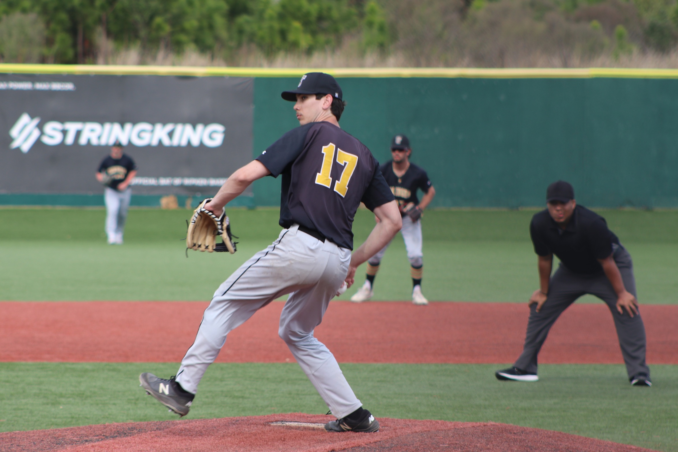 Baseball Topples Worcester State 3-2