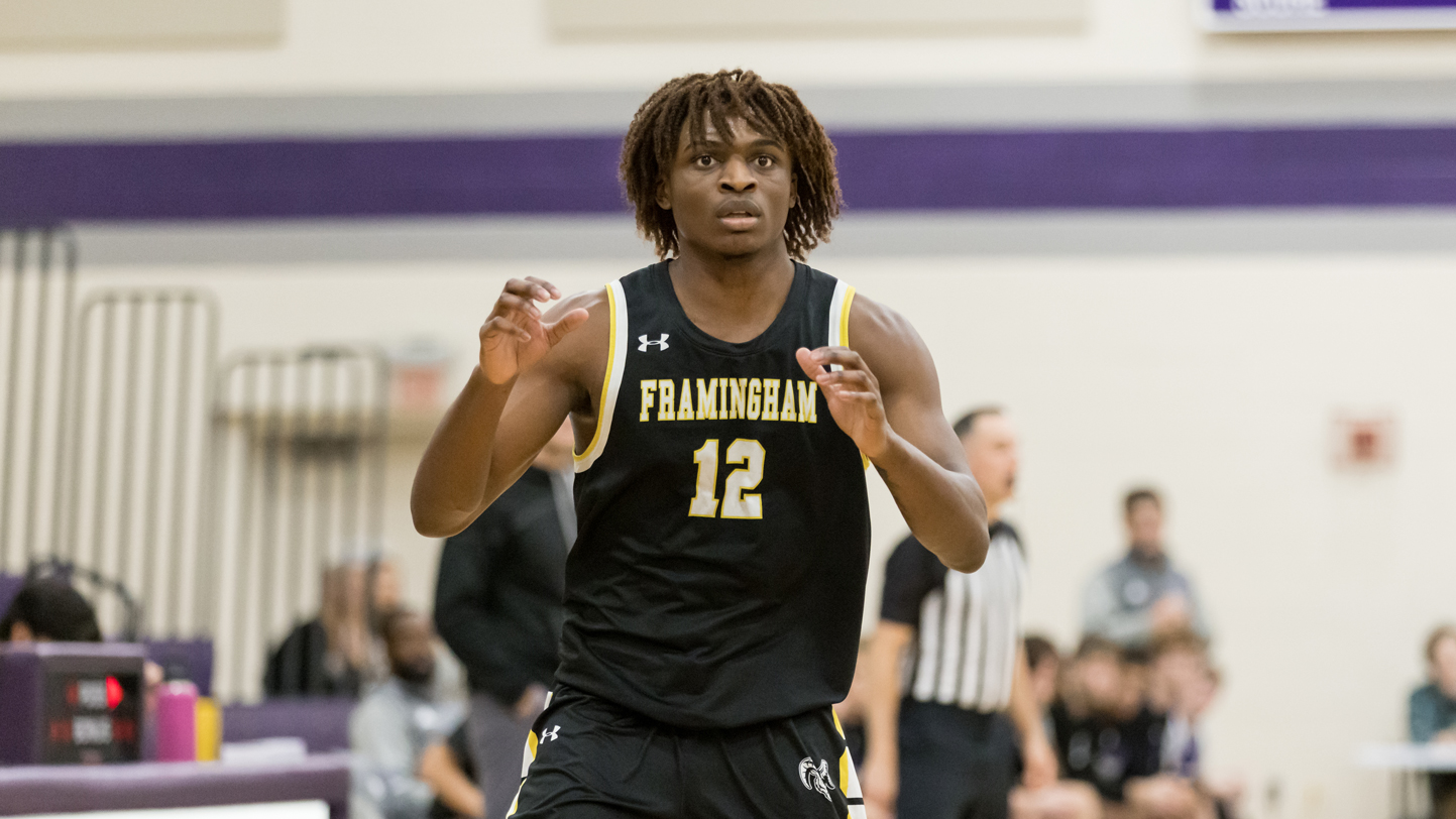 Men&rsquo;s Basketball Falls at MCLA 64-60