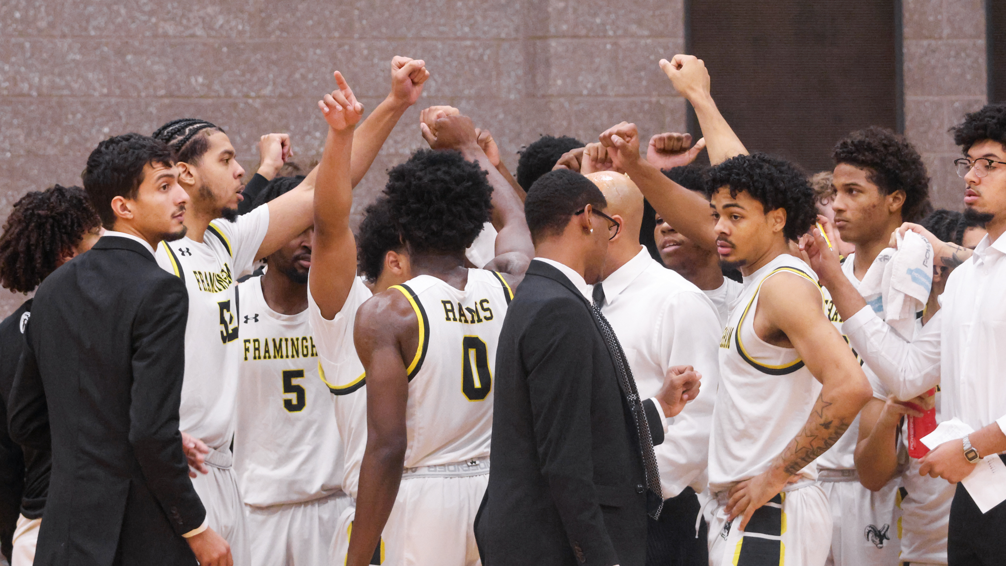 Men&rsquo;s Basketball Falls to MCLA 77-60