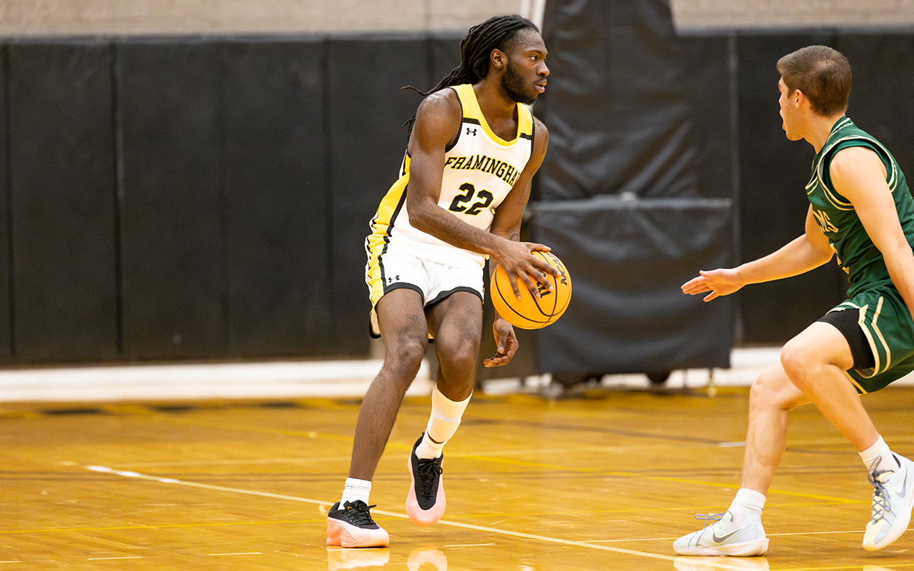 Men's Basketball Downs Salem State 90-79