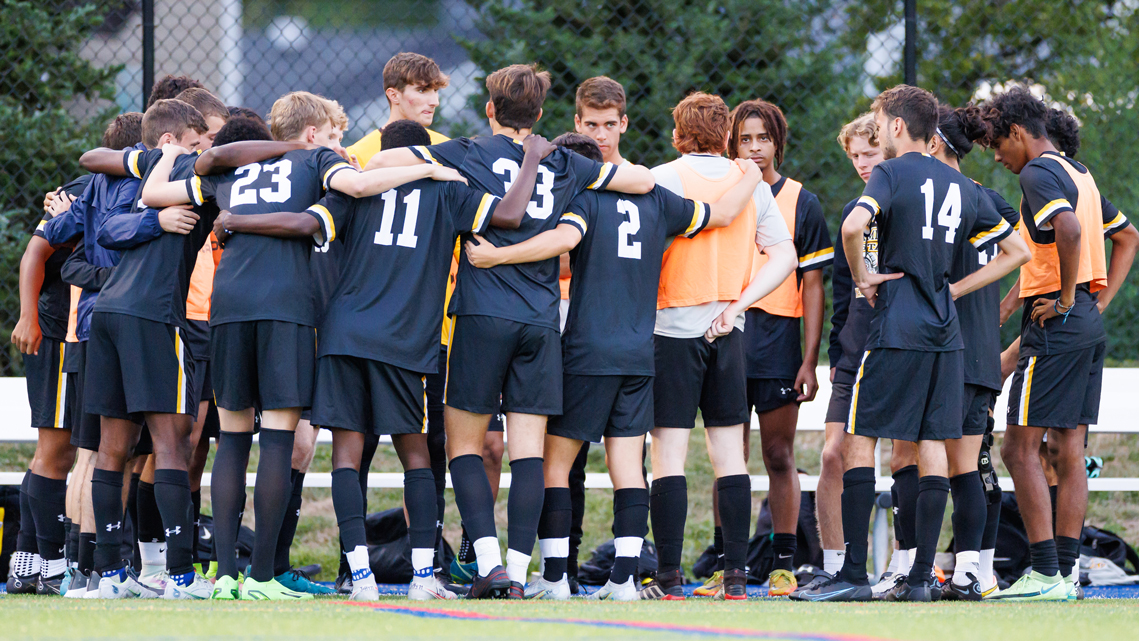 Men&rsquo;s Soccer Plays to 0-0 Draw at Worcester State