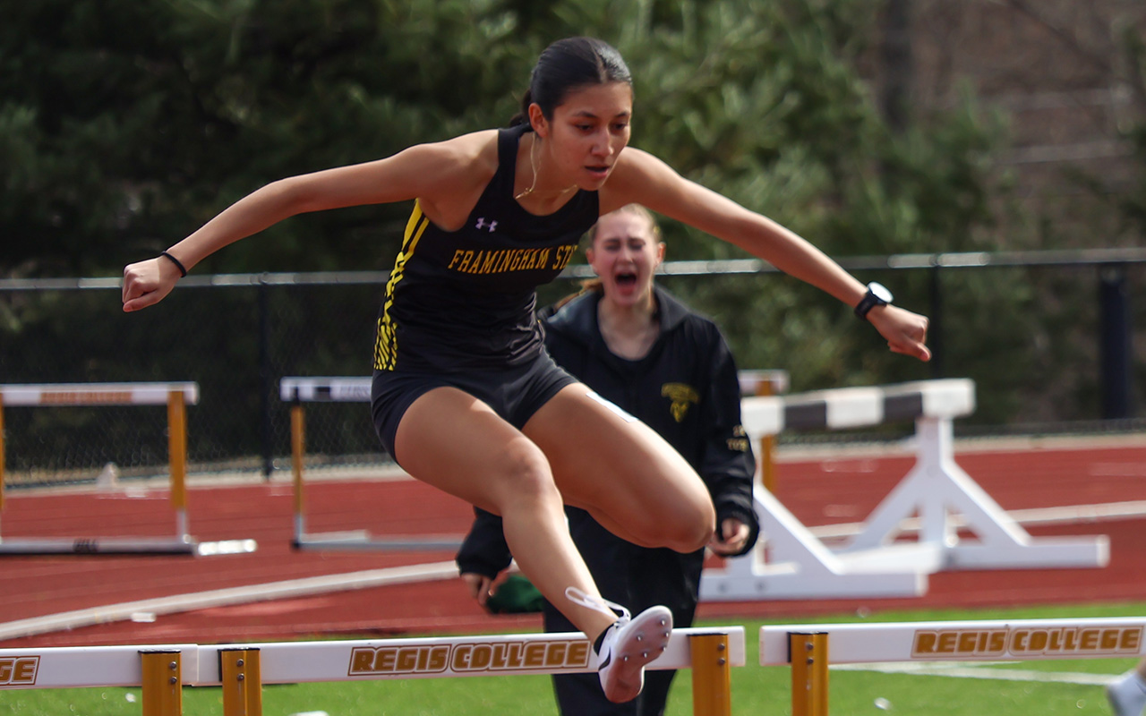 Women&rsquo;s Track and Field Places Third at Regis Spring Classic