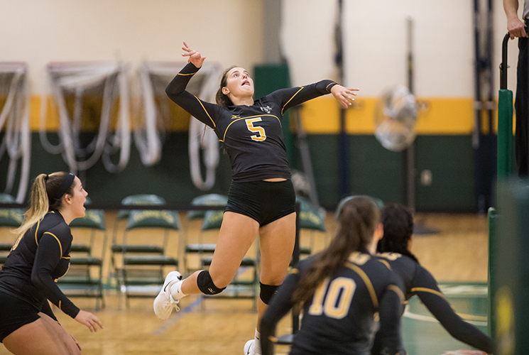 Volleyball Sails Past Mass. Maritime 3-0