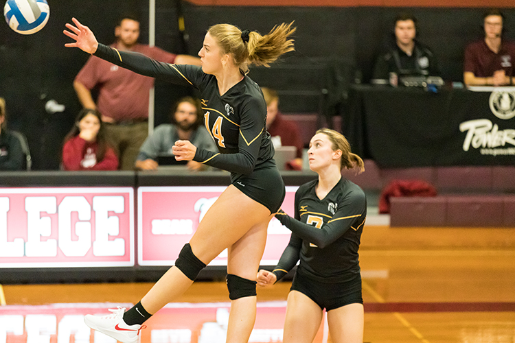 Volleyball Sails Past Salem State 3-0